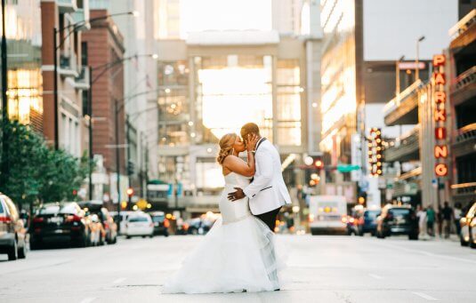 bride and groom kiss on chicago street